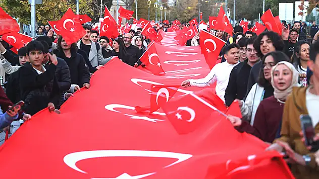 Cumhuriyet'in 101. yılı tüm yurtta 'fener alayları' ile kutlandı