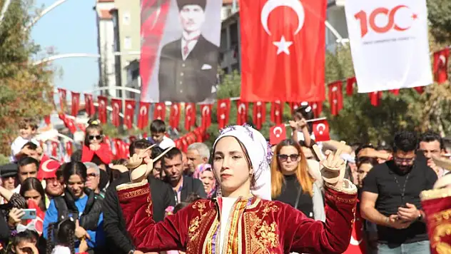 Cumhuriyet'in kuruluşunun 100'üncü yılı Karaman'da kutlandı
