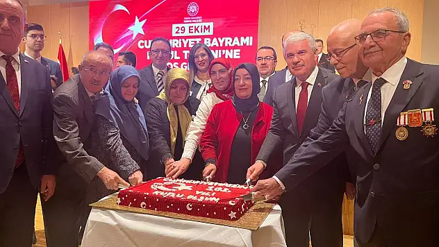 Cumhuriyetimiz 102 yıllık yüce bir çınar