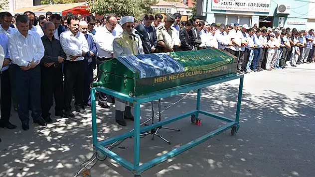 Çumra Belediye Başkanı Mehmet Oğuz'un Oğlu Defnedildi