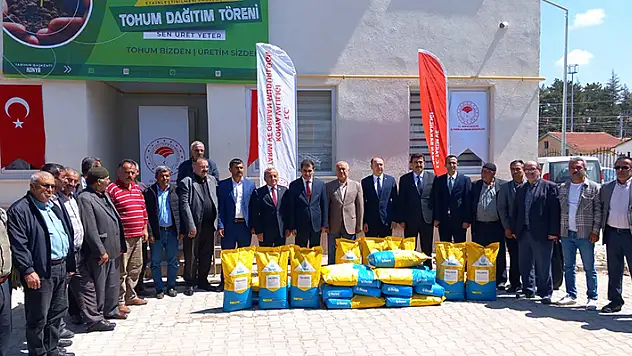 Çumra'da çiftçiye yağlık ayçiçeği tohumu dağıtıldı
