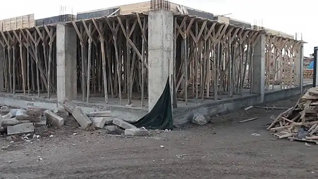 Çumra'da Şehir Meydanı Projesi çalışmaları sürüyor