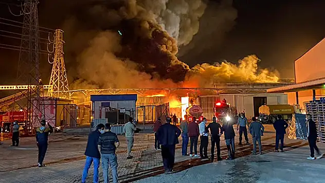 Çumra'daki şeker fabrikasında yangın çıktı