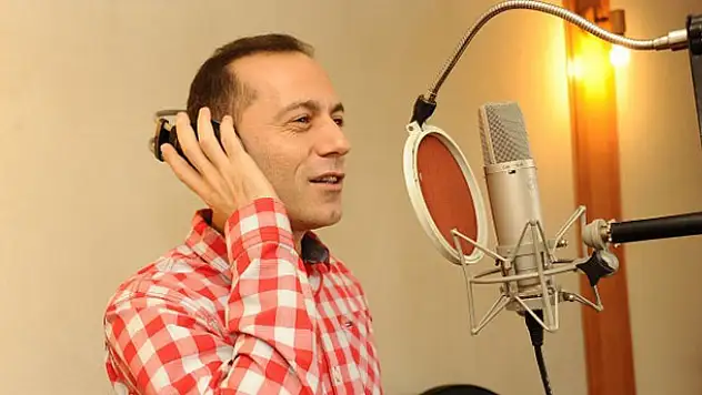Cüneyt Çakır rock söyleyecek