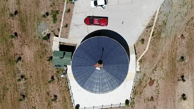 Dağ başında 360 derece dönen ev
