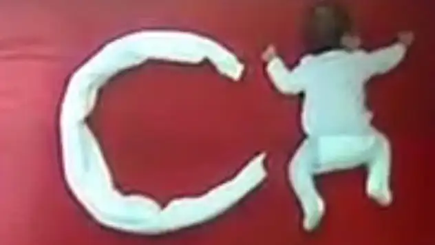 Dağlıca'da asker olan babası için poz verdi!