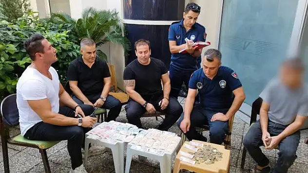 Daha önce 49 kez ceza yiyen dilencinin üzerinden bin 840 TL çıktı