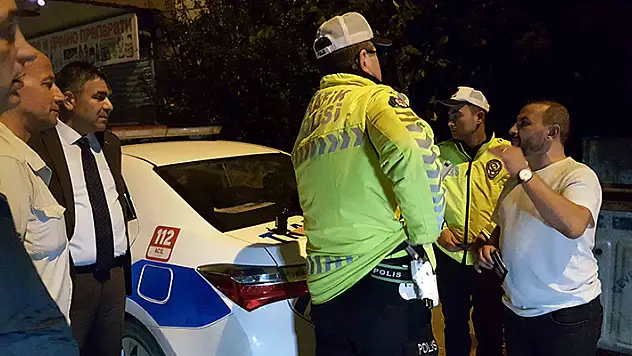 Daha önce ehliyetine el konulan sürücü yine alkollü yakalandı polise zor anlar yaşattı

