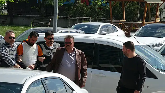 Damadının öldürdüğü kayınpeder, kızının bıçaklandığını görünce kendini siper etmiş
