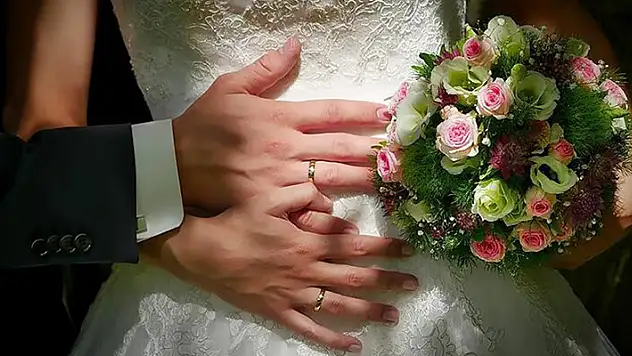 Damat nikahtan kaçtı, gelin konukla evlendi!
