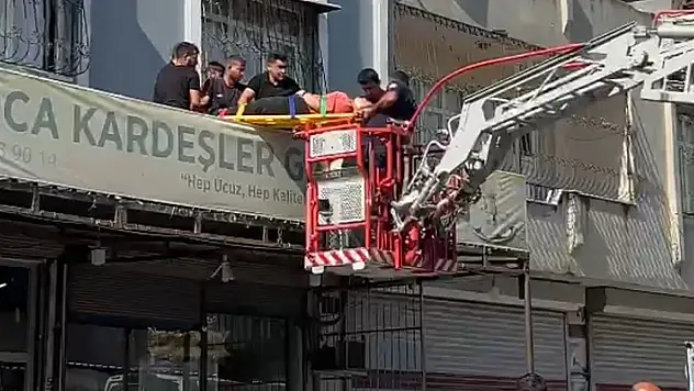 Damdan düşen kadın itfaiye tarafından kurtarıldı
