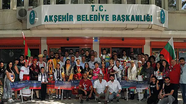Dans grubu ve halk oyunları ekiplerinden Başkan Akkaya'ya ziyaret