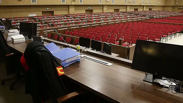 Darbeci generalin davayı uzatma taktiği mektupta