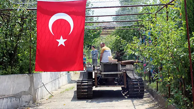Darbecilere kızdı 'tank' yaptı