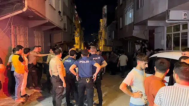 Darbedilen damadın yakınları gelinin evini bastı 2 kuzeni yaralayıp kaçtı

