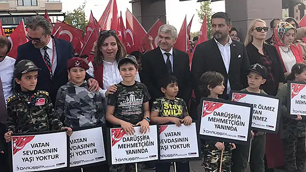 Darüşşifalı öğrenciler Mehmetçik için yürüdü