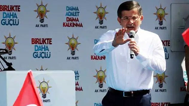 Davutoğlu: 'CHP ve HDP artık aynı kaptan su içiyor'