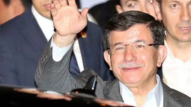 Davutoğlu Gül'ün baba evini ziyaret etti