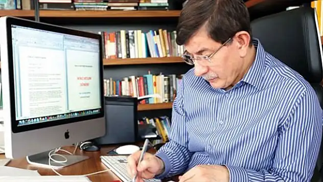Davutoğlu için hapis cezası istediler!