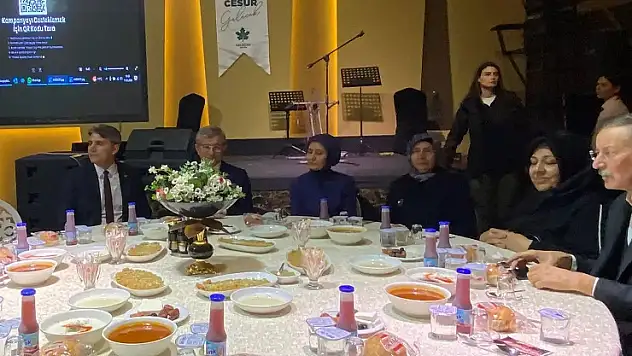 Davutoğlu, Konya'da partisinin iftarına katıldı