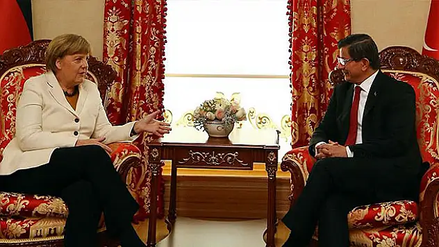 Davutoğlu-Merkel görüşmesi başladı