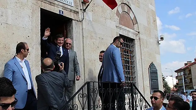 Davutoğlu Mevlana Müzesi'ni Ziyaret Etti
