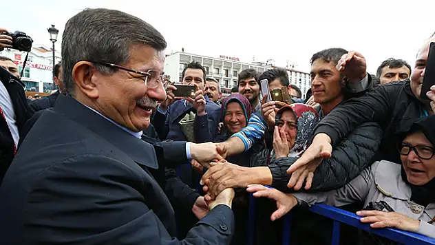 Davutoğlu'na Konya'da coşkulu karşılama