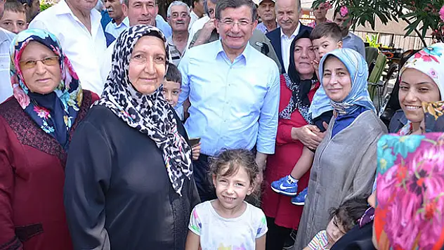 Davutoğlu'ndan akraba ziyareti