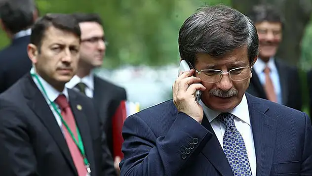 Davutoğlu'ndan Elçi'nin eşine taziye telefonu