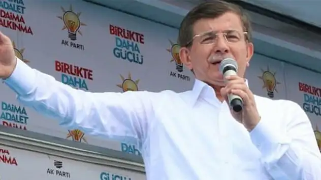 Davutoğlu'nun teşekkür ettiği pankart
