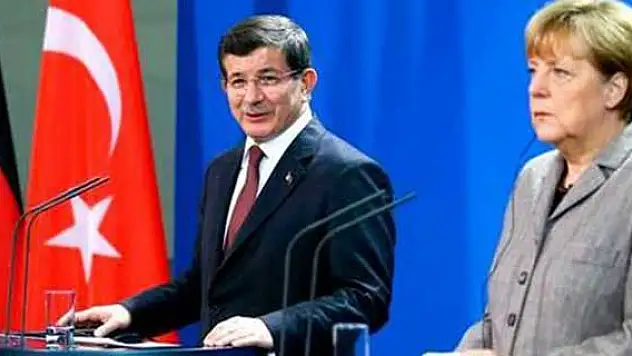 Davutoğlu Paris saldırısıyla ilgili önemli açıklamalar yaptı
