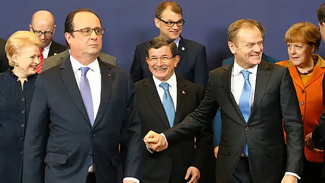 Davutoğlu, Türkiye-AB zirvesinde yaşananları anlattı