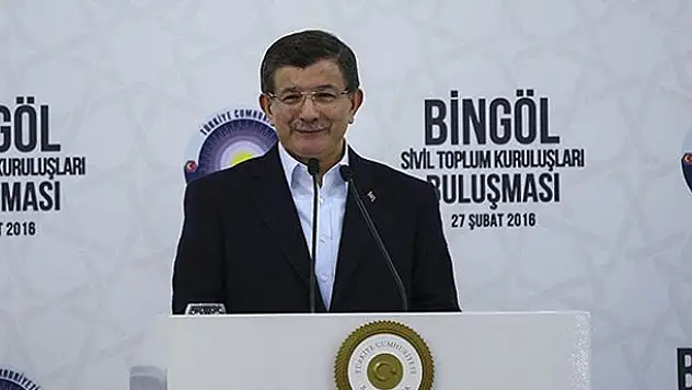 Davutoğlu: Türkiye son kaledir, düşmesine izin vermeyiz