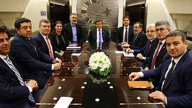 Davutoğlu: 'Türkiye Suriye'nin bölünmesine direniyor'