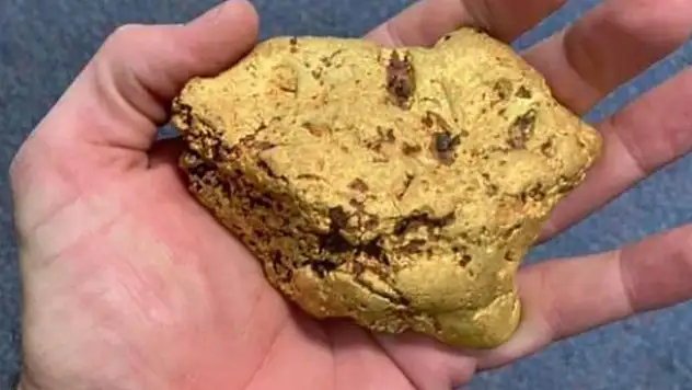 Dedektörle 1,4 kilogramlık altın buldu!