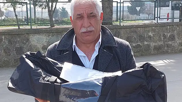 Dedenin en acı yükü! 3 aylık torununu kucağında taşıdı

