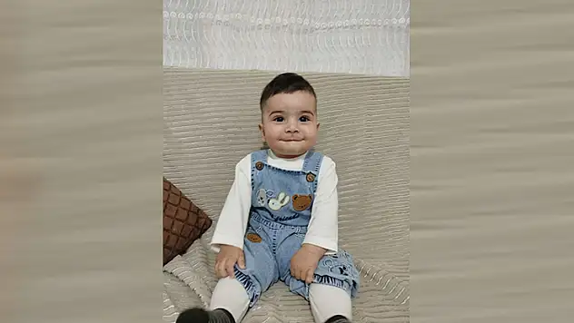 Dedesinin kullandığı traktör devrildi, 2 yaşındaki Barış öldü