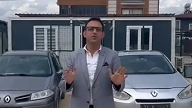 Defne Belediye Başkanı CHP'li Özgün, makam otomobillerini satışa çıkardı
