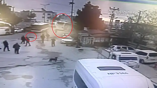 Dehşete düşüren olay! Şoför, tartıştığı muavini otobüsle ezerek öldürdü, içindeki yolcularla kaçarken yakalandı

