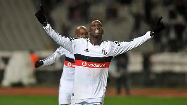 Demba ba maç sonrası namaz kılmaya gitti