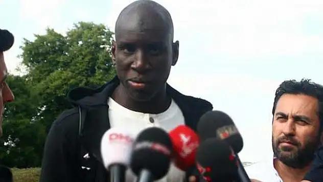 Demba Ba resmen Çin'de