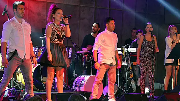 Demet Akalın Bursa'yı salladı