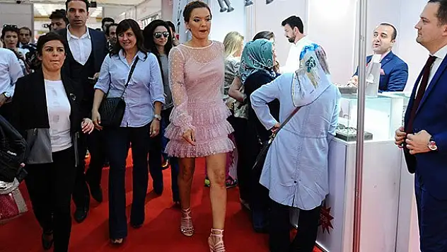 Demet Akalın, Mücevher Fırsat Günleri'nin kraliçesi oldu