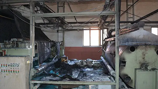 Demirci'de yün halı dokuma fabrikasında yangın çıktı