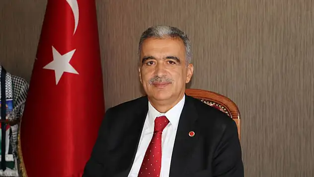 Demirel: Şeffaf Türkiye'nin teminatı yerel basındır