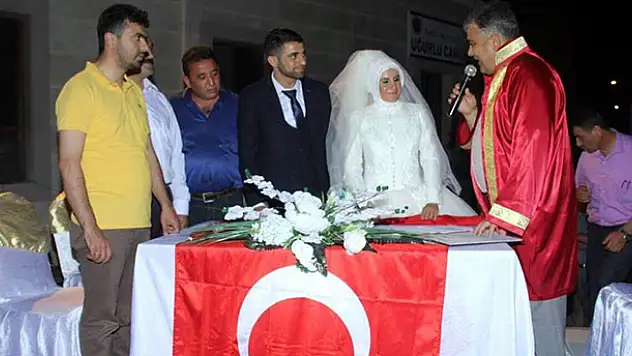Demokrasi nöbetinde nikahları kıyıldı