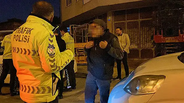 Denetimden kaçmaya çalışan sürücü: Hiç ehliyet alamadım, 4 defa ehliyet dosyası yaktım