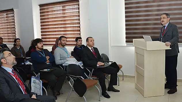 Deneysel Tıp'ta ilk ders Rektör Şahin'den