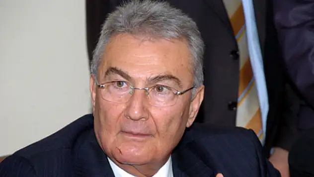 Deniz Baykal için şeref defteri açıldı