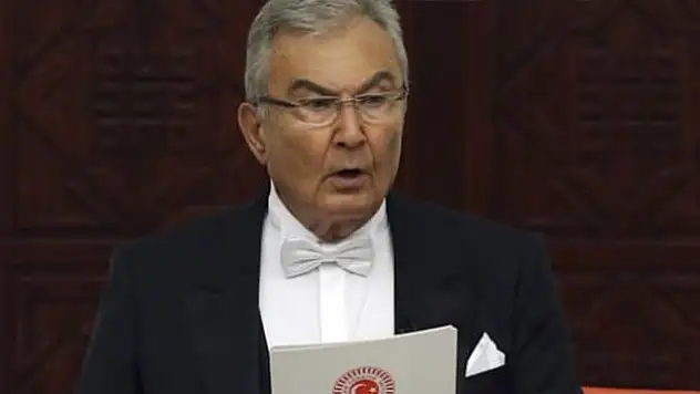 Deniz Baykal reddetti Davutoğlu alkışladı!